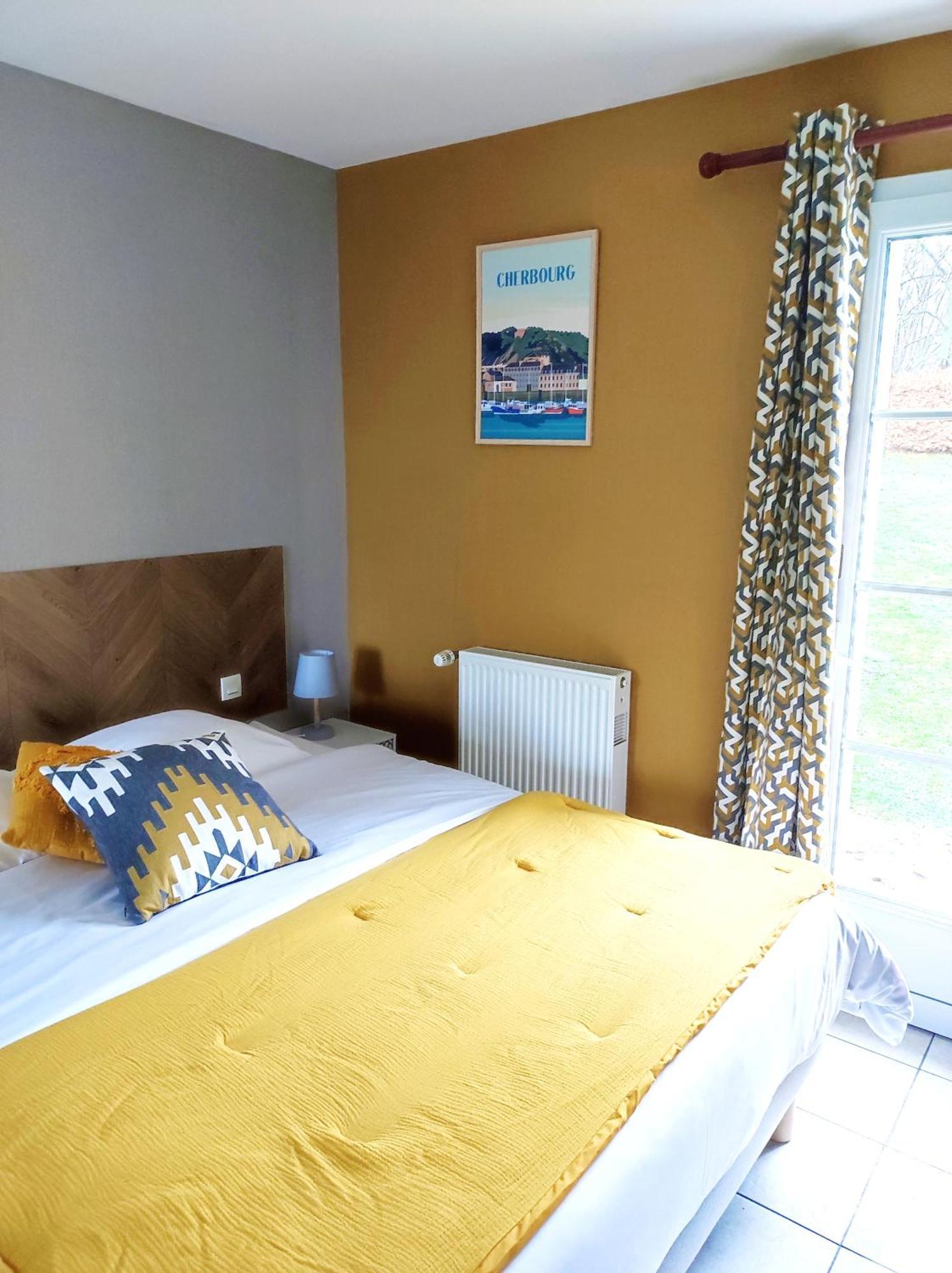 La Minoterie Bed & Breakfast Tessy-sur-Vire Exterior photo